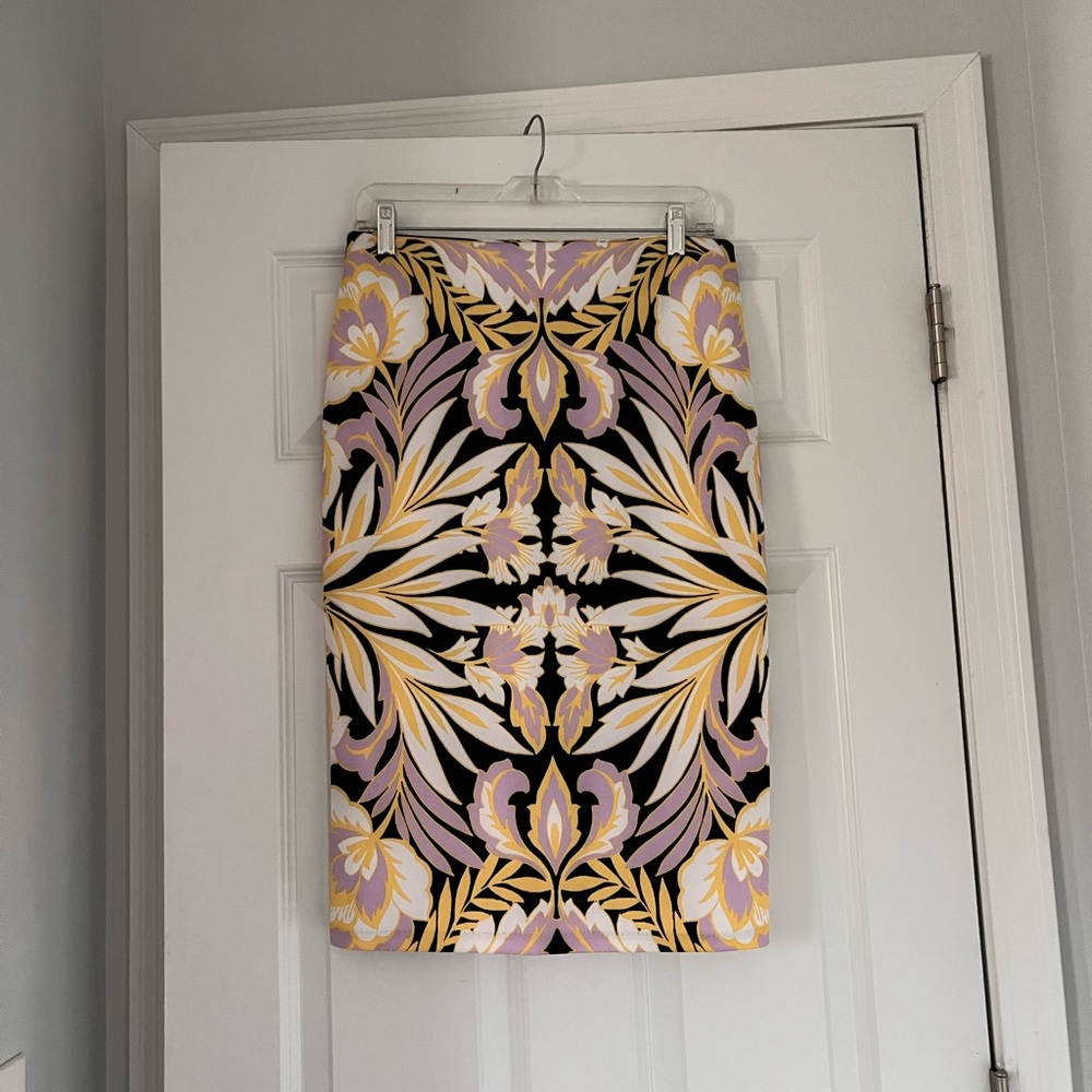 New York & Company Black, Lavender and Gold Patterned Pencil Skirt SZ: 6 NWT